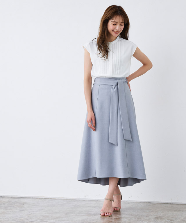 女性らしさが溢れるシルエット♡大人レディな夏のオフィスカジュアルコーデ