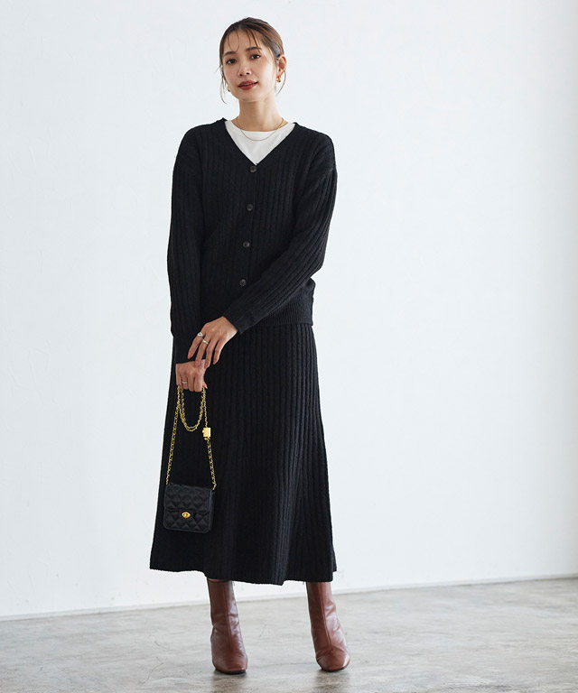 カーディガン×ニットスカートをニットワンピっぽく着こなすセットアップコーデ◎