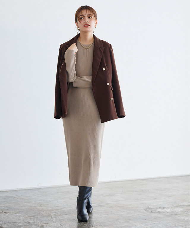 ニットワンピのメリハリコーデには濃いめカラーのかっちりジャケットがおすすめ！