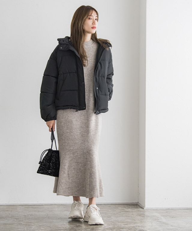 ダウンジャケット×ニットワンピで着ぶくれ知らずの細見え叶うコーディネート♡