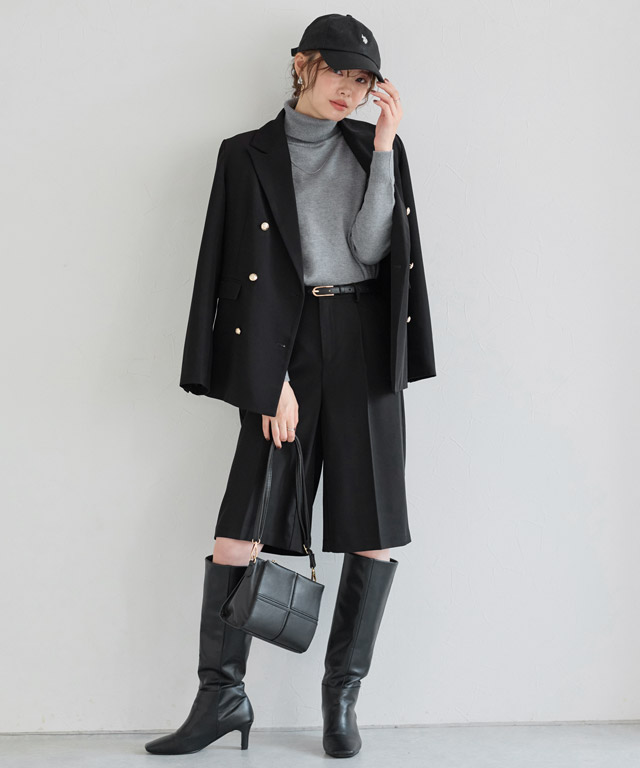 シックな黒で統一した大人のハーフパンツスタイル