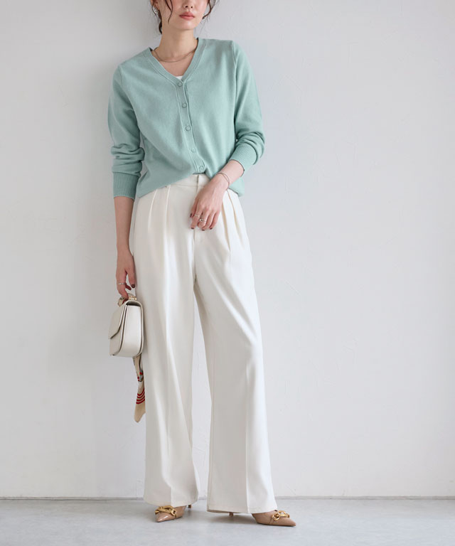 爽やかさと抜け感を纏う。ミントグリーンが主役の春映えワイドパンツスタイル
