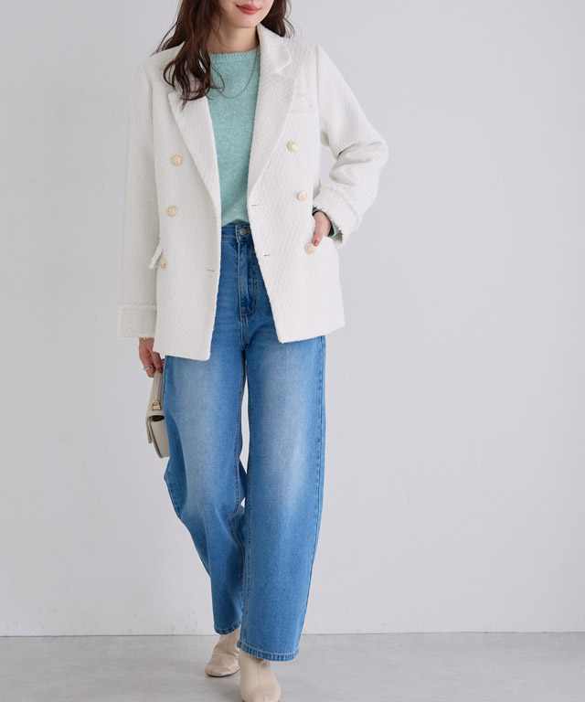 白ツイードジャケット×デニム。きれいめカジュアルを格上げする華やかスタイル