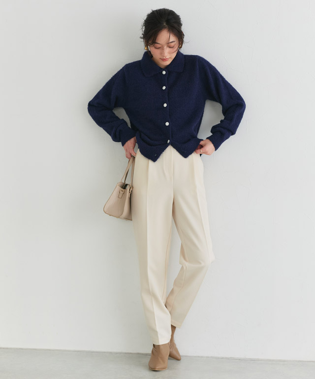 ネイビー×アイボリーの好印象配色！襟付きカーデでつくる大人のきれいめスタイル