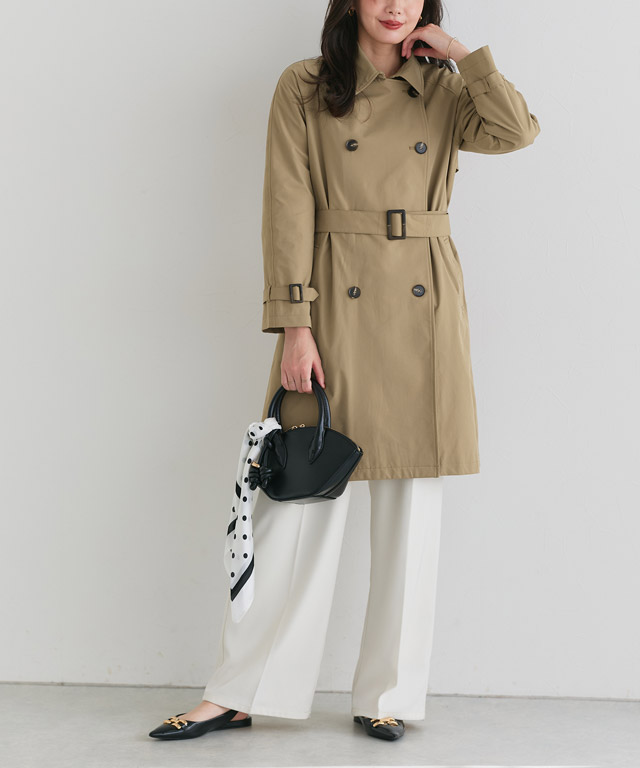 春の王道トレンチを軽やかに着こなす。白ワイドパンツで清潔感溢れる大人のきれいめコーデ