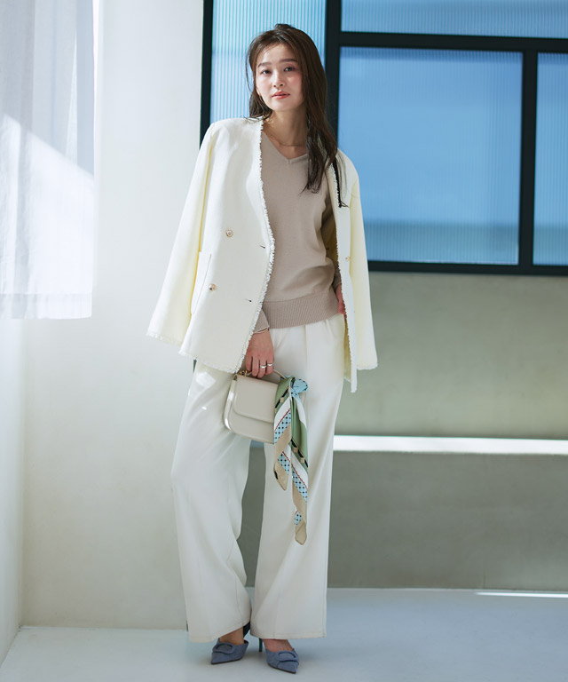 質感で魅せる大人のワントーン。白×ベージュの優しげグラデーションで作る上品スタイル