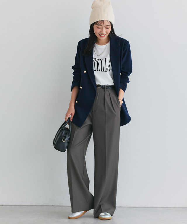 都会派トラッドの完成！紺ブレでこなれる冬の洗練シティガール