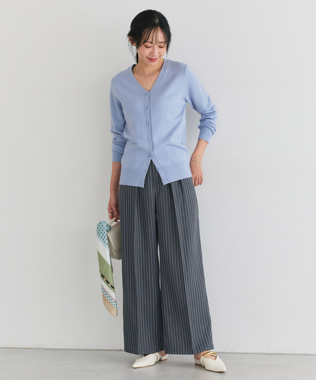 知的なブルーとストライプで描く、洗練された大人のハンサム・リラクシー