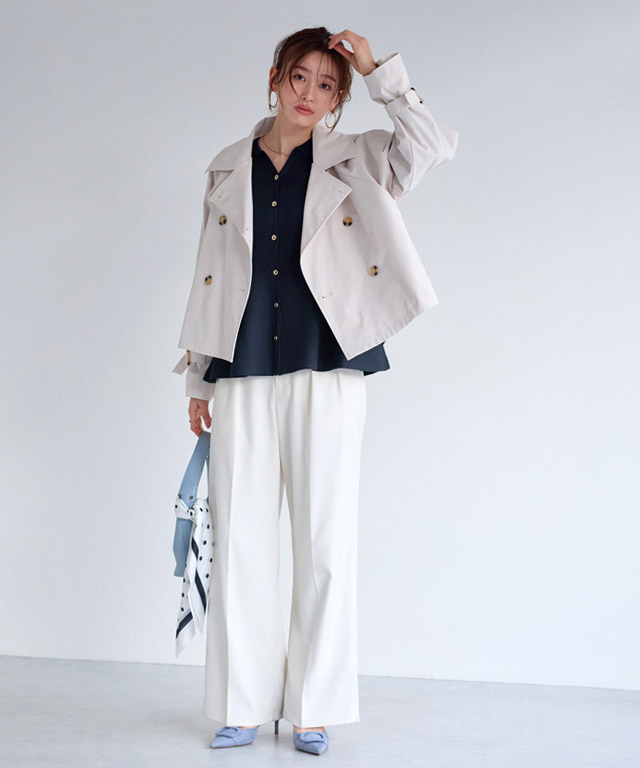 軽やかトレンチでつくる大人のきれいめ春先通勤スタイル