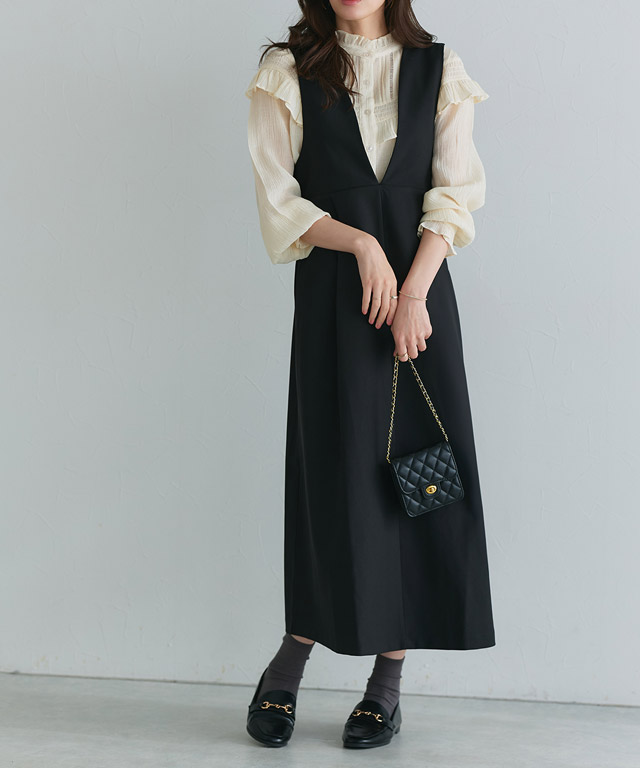 大人のクラシカルスタイル！深Vネックジャンスカで叶える上品モノトーン