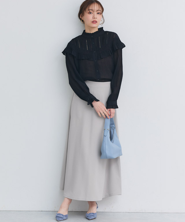 繊細なレースで魅せる奥行き。フリルとペールトーンで作る、大人の洗練フェミニン