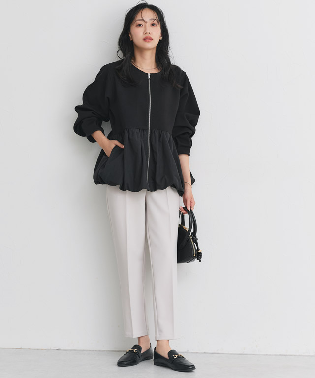 甘辛バランスが絶妙。黒のペプラムブルゾンで作る大人の最旬モノトーン
