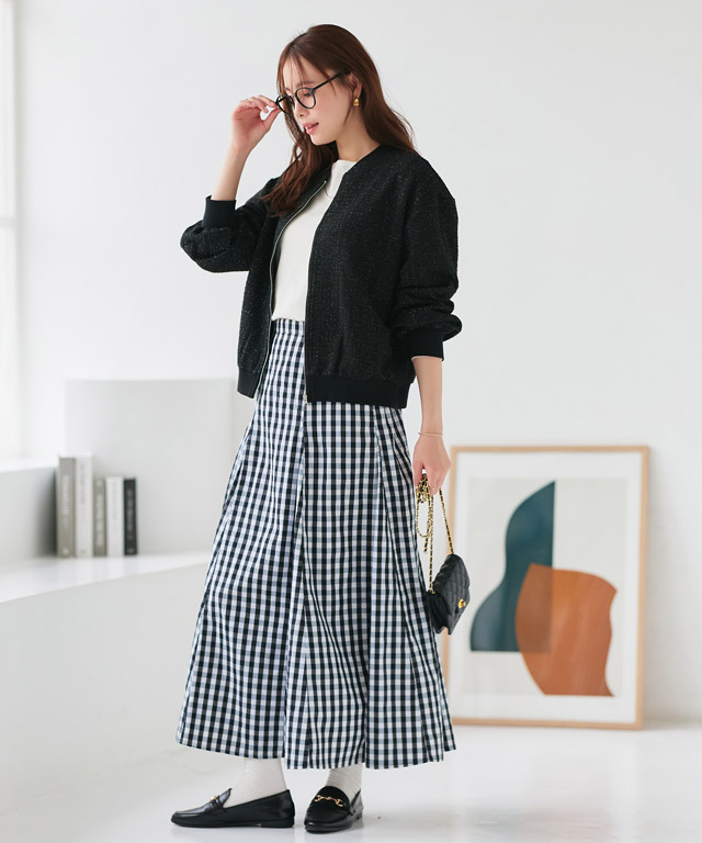 大人可愛いギンガムチェックが主役！モノトーンで魅せる春のきれいめカジュアルコーデ