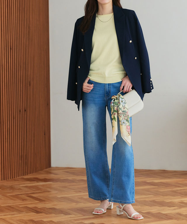 春の光を纏う。イエロー×ネイビーで作る洗練された大人のきれいめデニムスタイル