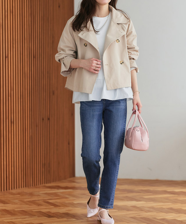 春の風を纏う大人フェミニン。ショートトレンチ×デニムで作る洗練カジュアル
