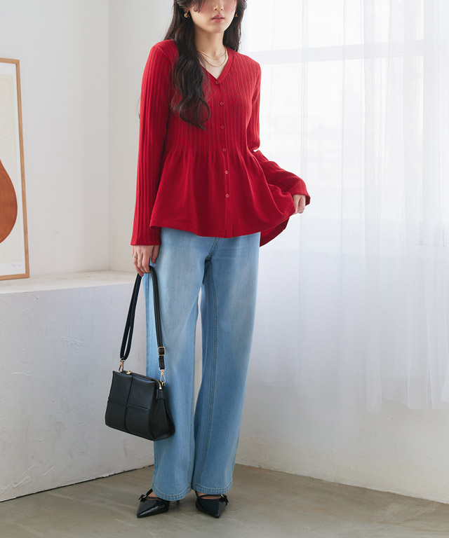 主役級の赤に視線集中！ペプラムニット×ワイドデニムで叶える大人の着映えカジュアル