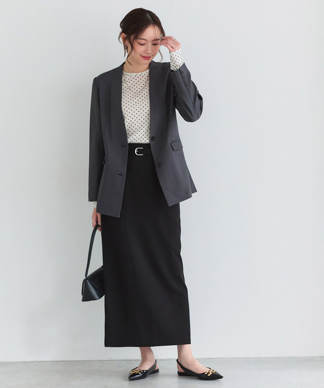 洗練された知的スタイル。ノーカラージャケット×ドット柄で魅せる春のきれいめお仕事コーデ