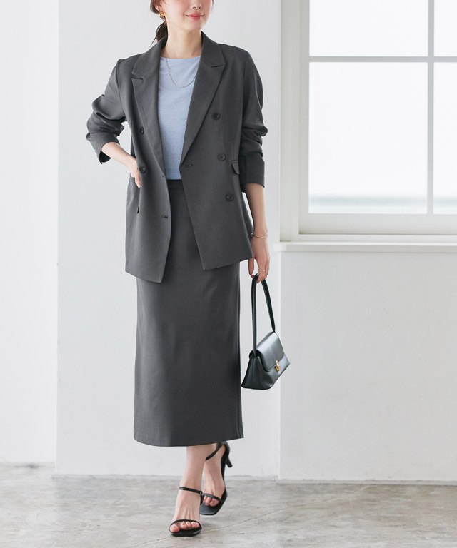 セットアップで叶える品格。ダブルジャケットで作る春の洗練オフィスカジュアルコーデ