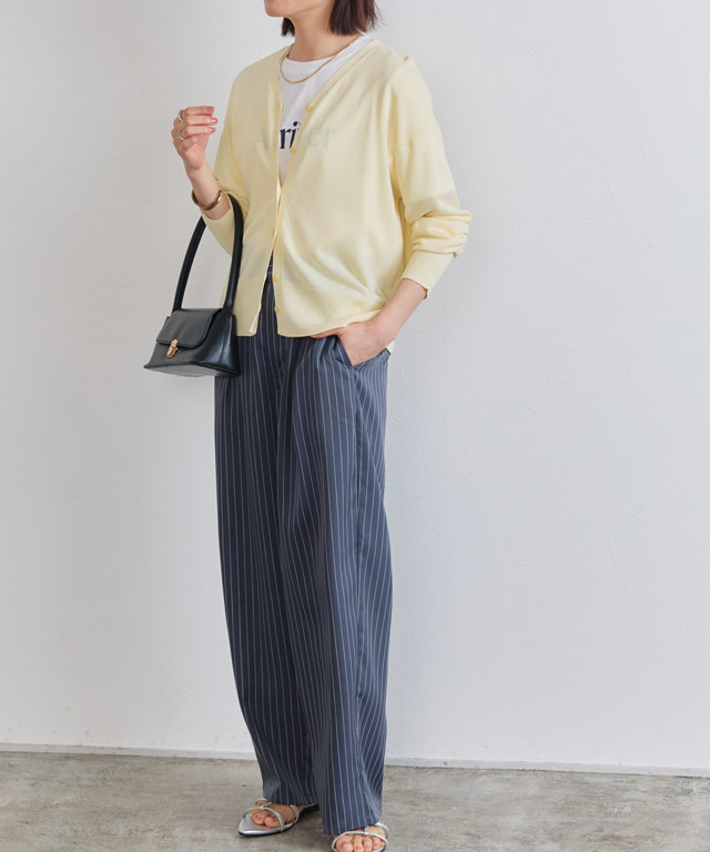 イエロー×ストライプで鮮やかに。大人の余裕を感じさせるイエローカジュアルコーデ。