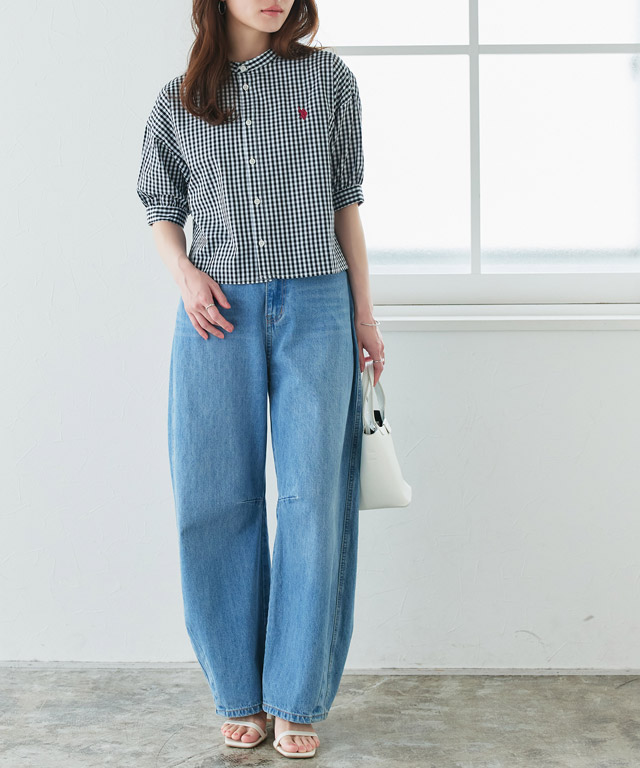 ギンガムチェック柄シャツ×カーブデニムの大人ガーリースタイル