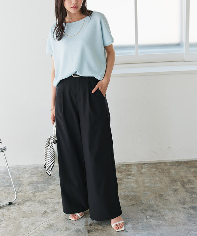 「映えるミント」で爽やかさUP、黒パンツで魅せる大人きれいめ服