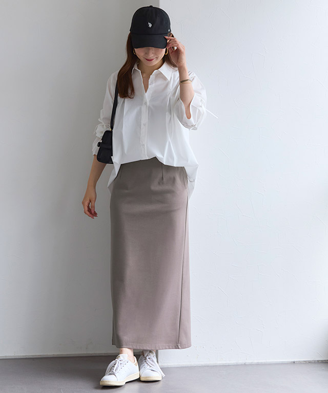 小物使いでハズしを効かせる大人の上質カジュアルコーデ