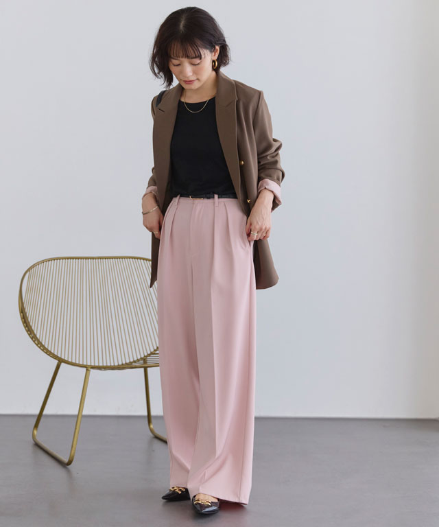 ピンクパンツで華やぐ大人ハンサムコーデ♡上品カラーミックススタイル